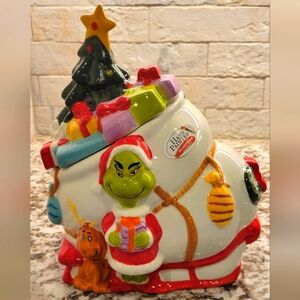 NEW Limited Dr Seuss Disney The Grinch Cookie Treat Ceramic Jar Canister Lid